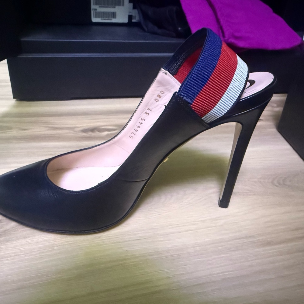 Authentic Gucci Women's black heels with leather webbing 524645